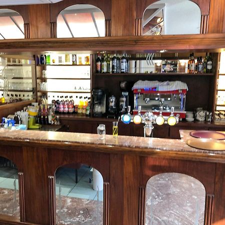 Le Cesar Hotel Роят Екстериор снимка